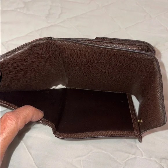 LV. AuthentiTextured Brown Leather Wallet - Picture 4 of 16
